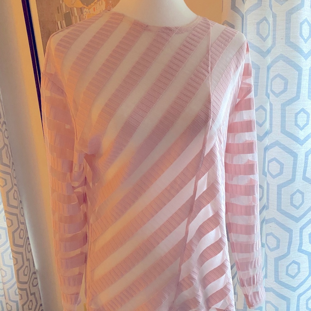 ZARA — Pretty and unique pink striped top